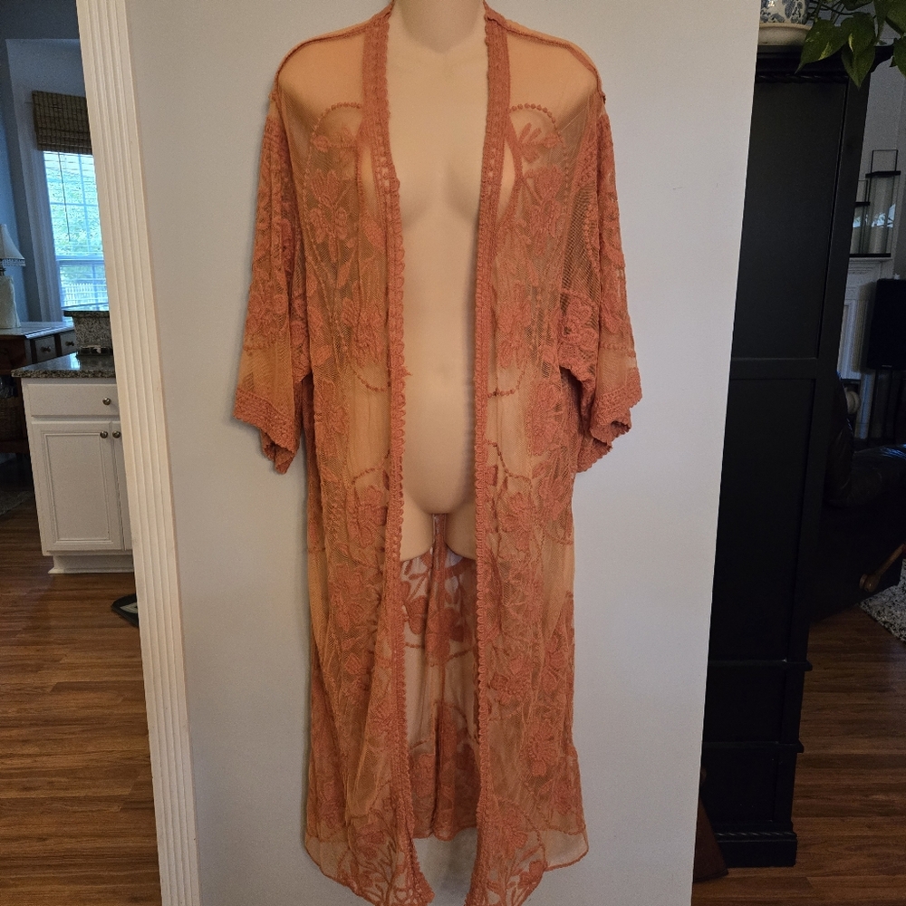 Long Lacy Crochet Duster rose pink Sz M/L Do Everything In Love brand floral